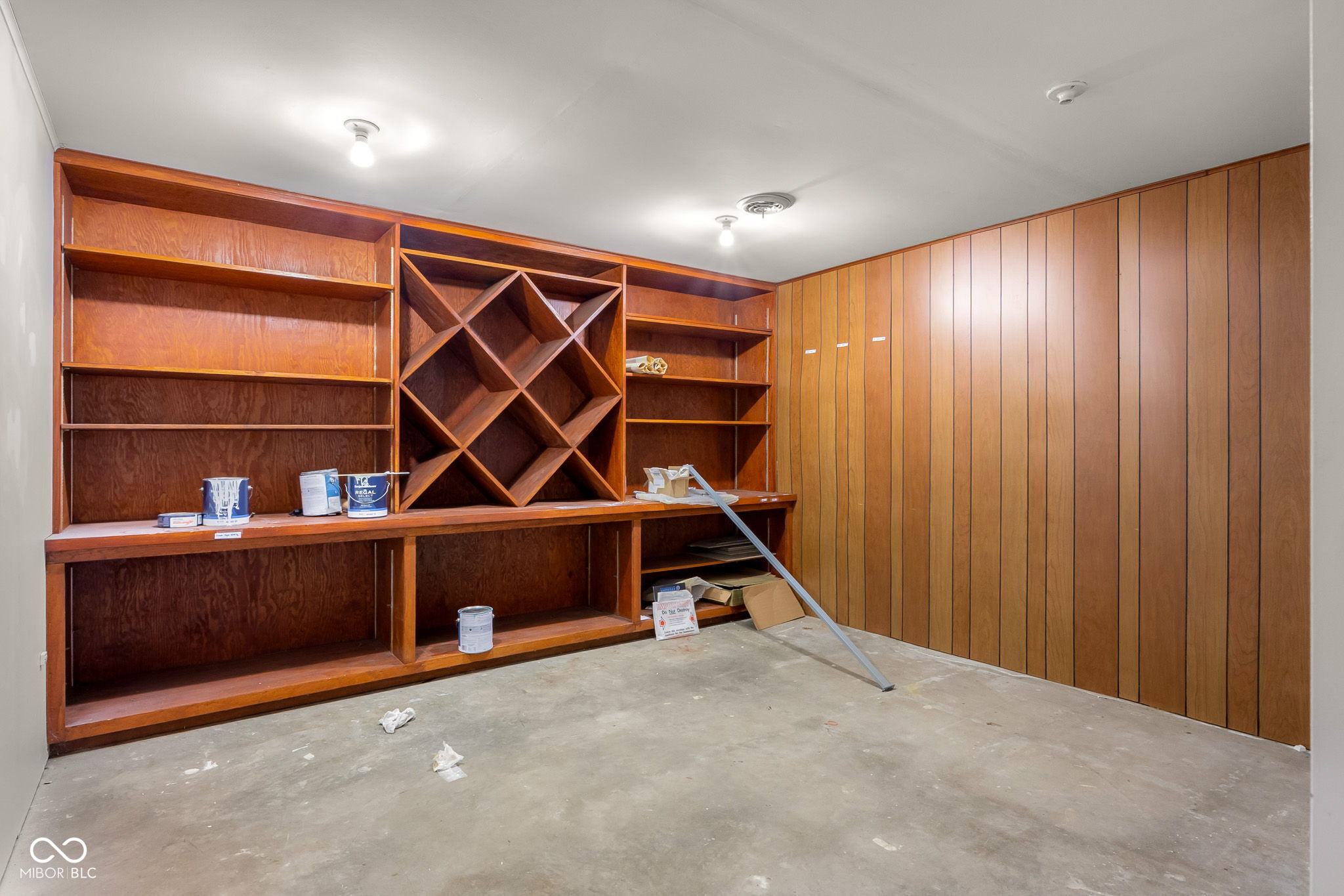 Columbus, Indiana, 47201, United States, 5 Bedrooms Bedrooms, ,6 BathroomsBathrooms,Residential,For Sale,1982008