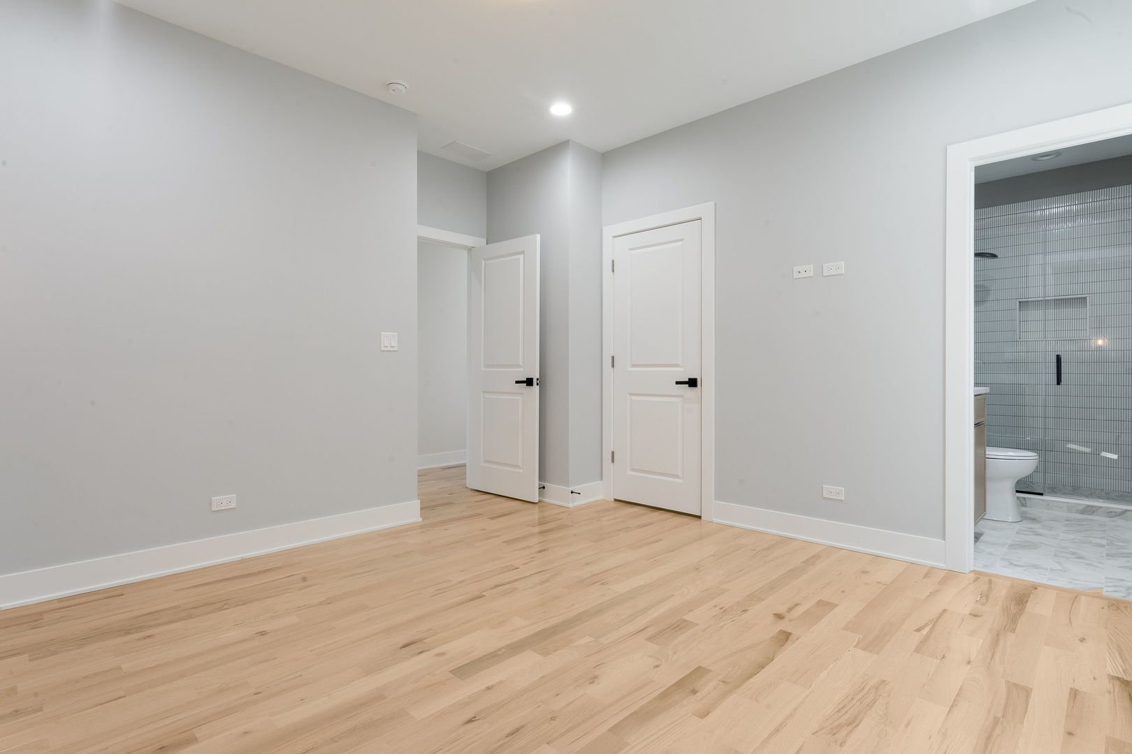 Chicago, Illinois, 60637, United States, 6 Bedrooms Bedrooms, ,Residential,For Sale,1938813