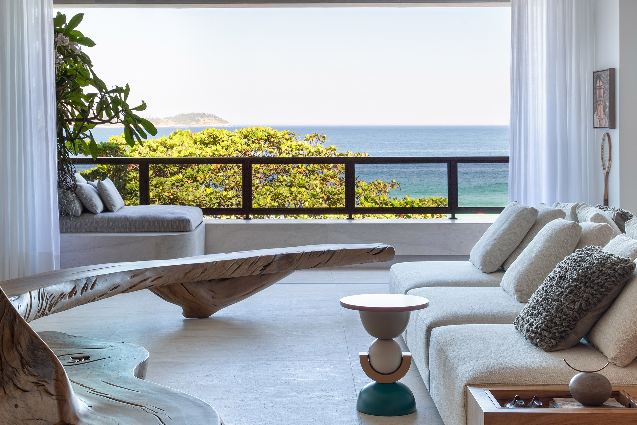  Contemporary oceanfront residence in Ipanema