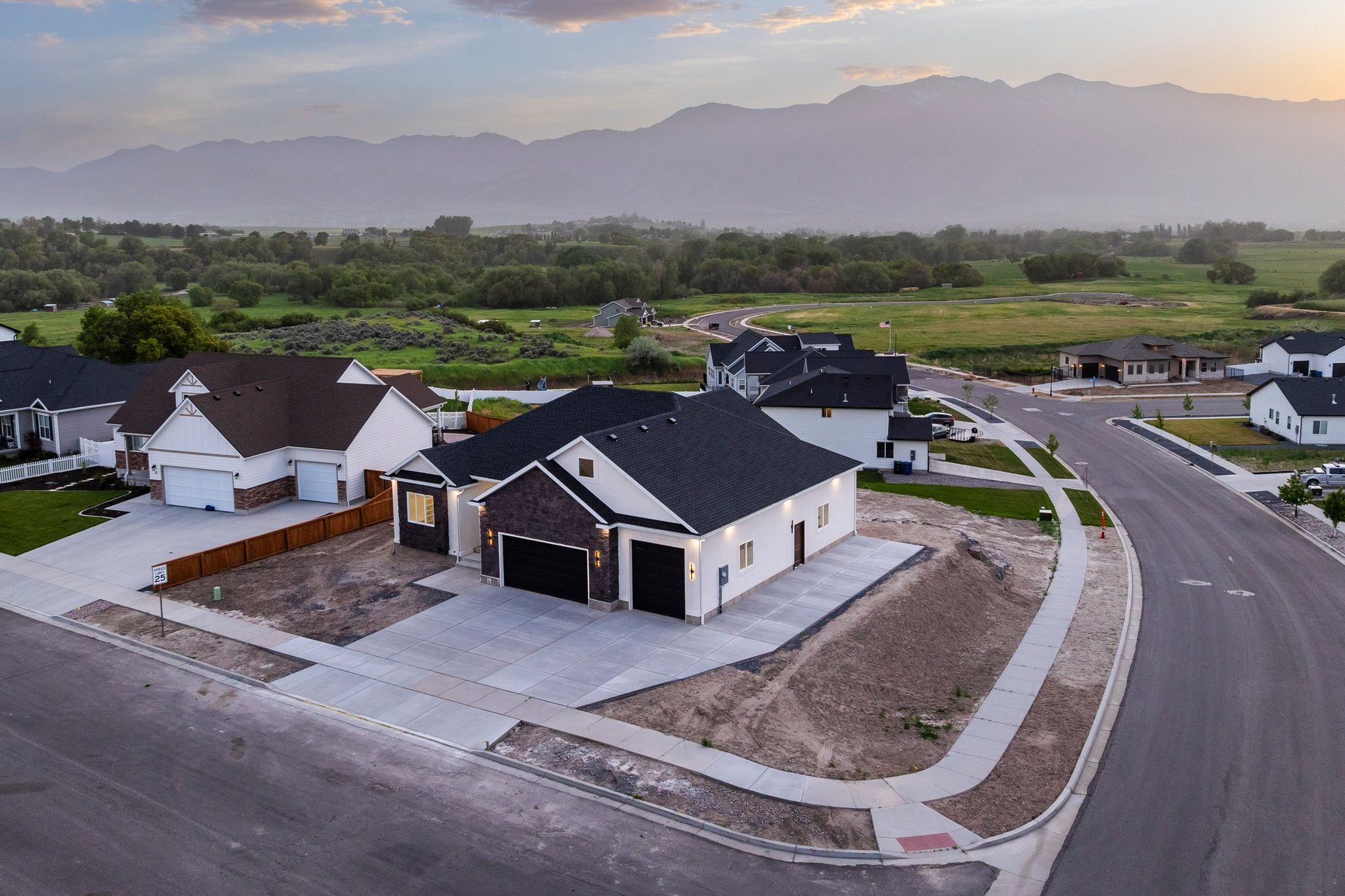  Brand New Hyrum Home. Thoughtfully Built, Beautiful Mountain Views. - 物件實景