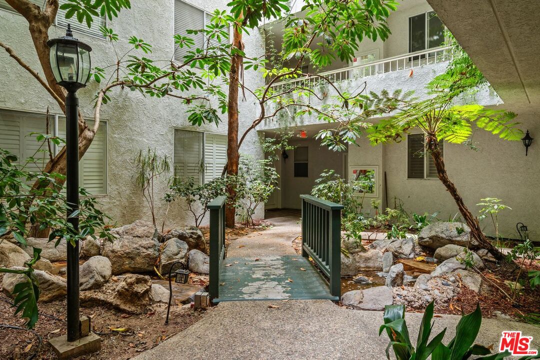 Los Angeles, California, 90024, United States, 2 Bedrooms Bedrooms, ,2 BathroomsBathrooms,Residential,For Sale,1876383