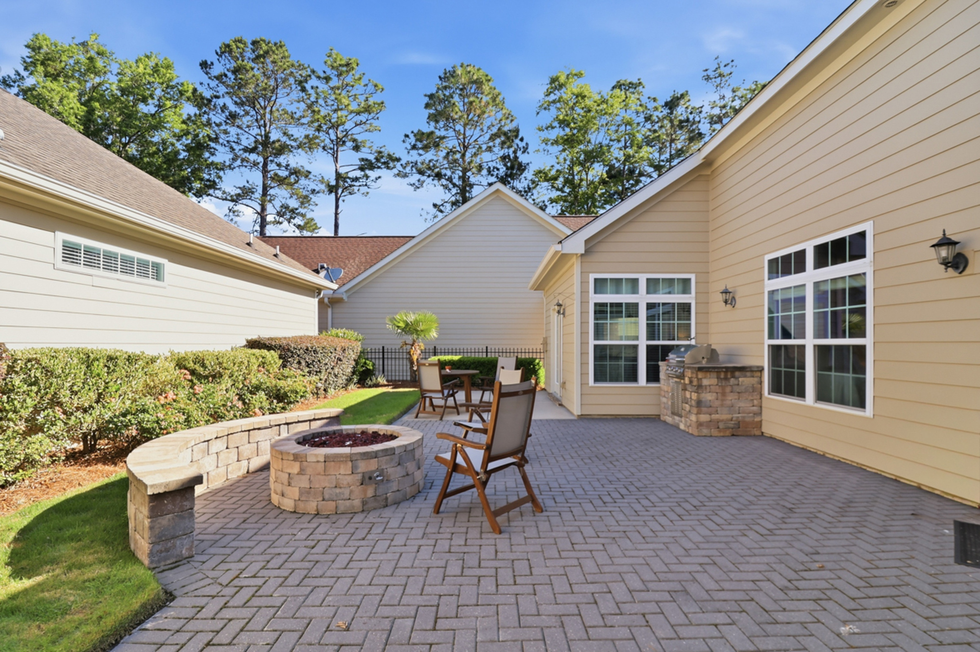  Beautiful Blend of Comfort, Elegance and Low-Maintenance Living - 物件實景
