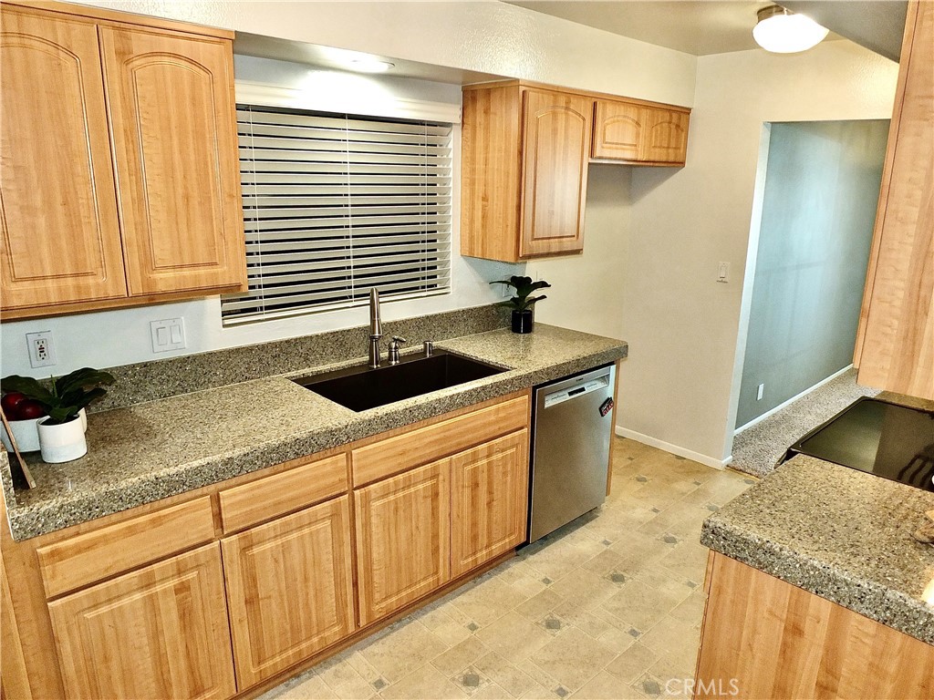 Signal Hill, California, 90755, United States, 2 Bedrooms Bedrooms, ,1 BathroomBathrooms,Residential,For Sale,1970804