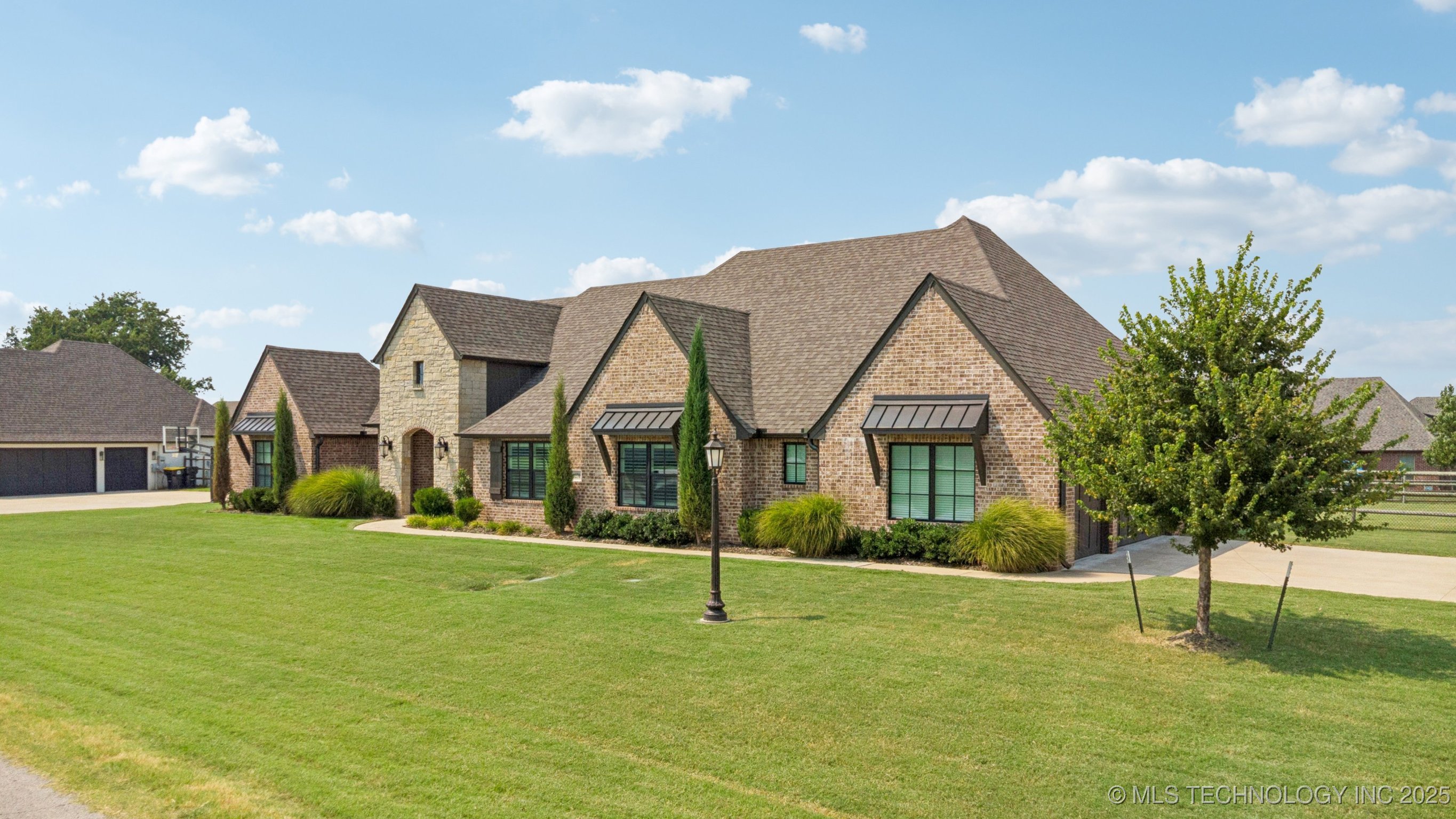 Owasso, Oklahoma, 74055, United States, 4 Bedrooms Bedrooms, ,4 BathroomsBathrooms,Residential,For Sale,1964106