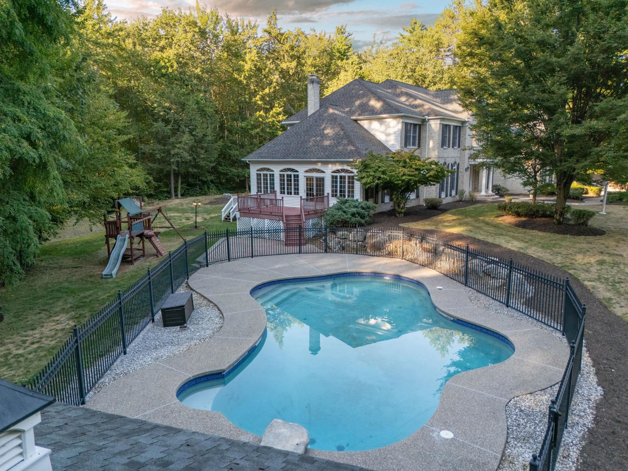 Bedford, New Hampshire, 03110, United States, 5 Bedrooms Bedrooms, ,4 BathroomsBathrooms,Residential,For Sale,1942322