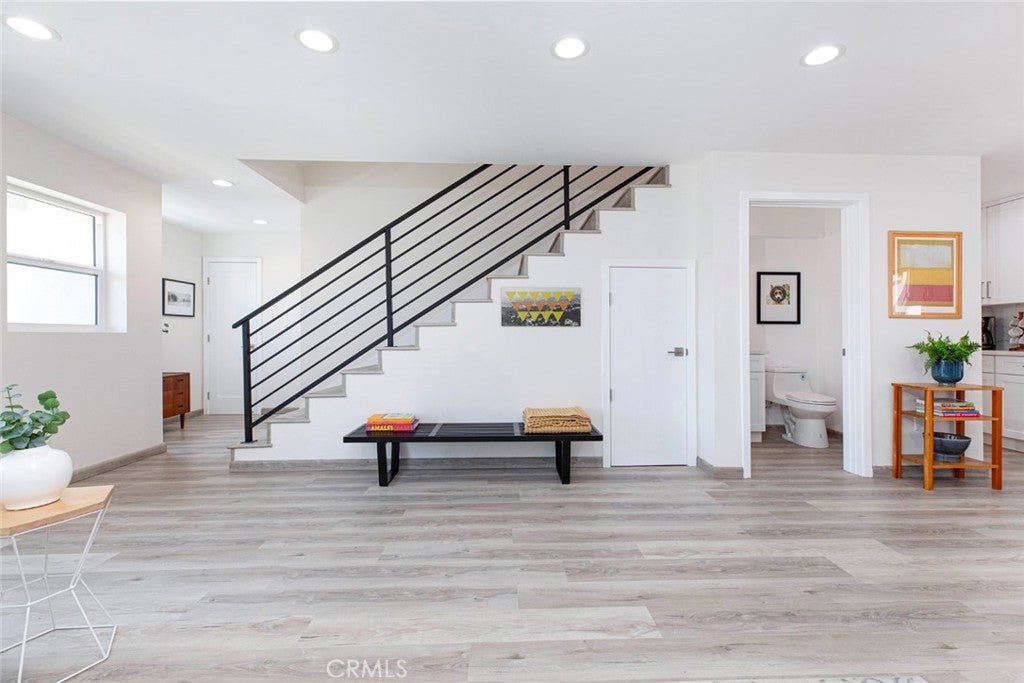 Los Angeles, California, 90027, United States, ,Residential,For Sale,1938959