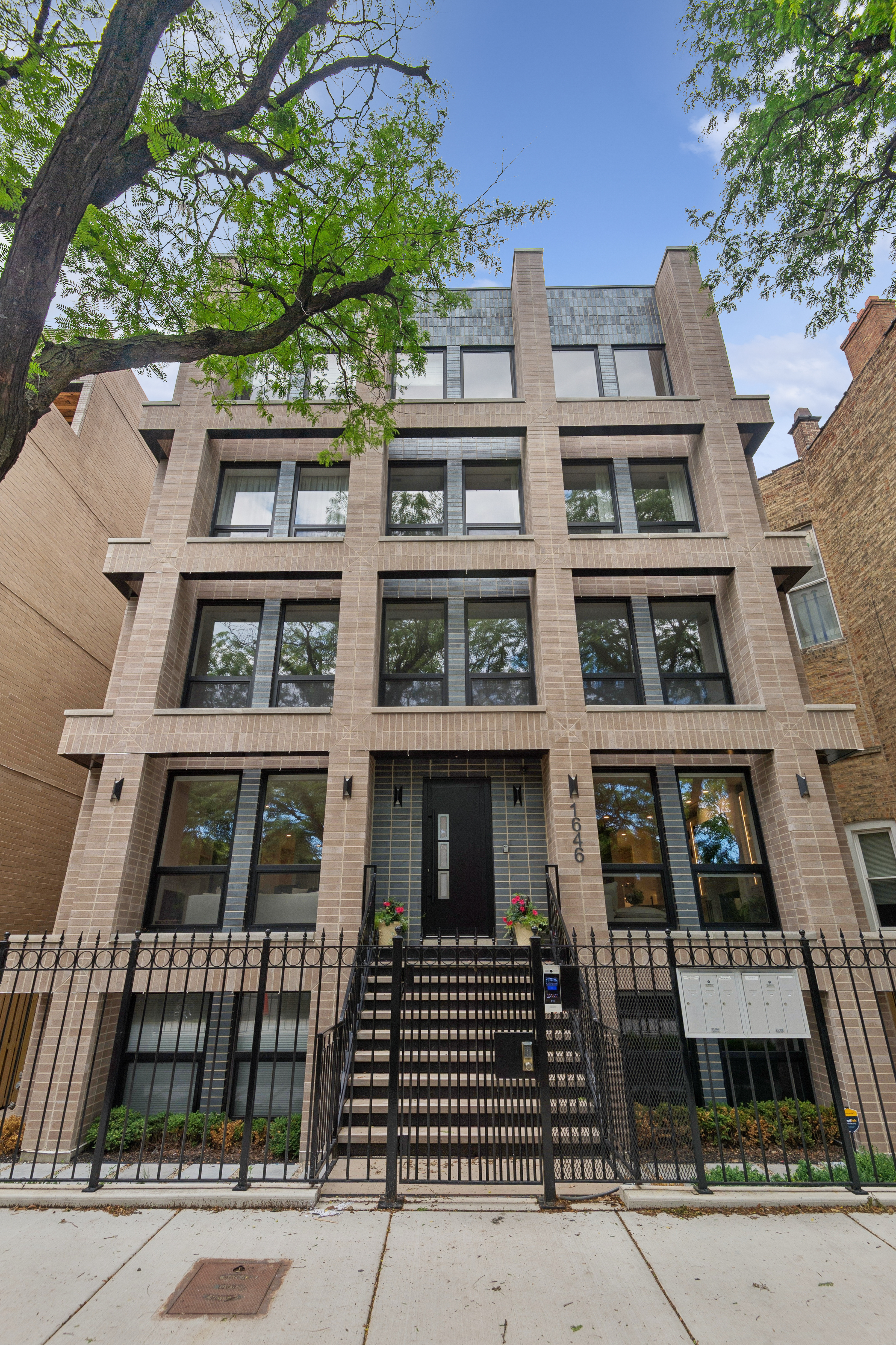  Welcome to this Exceptional Duplex Residence in theHheart of Lincoln Park - 物件實景