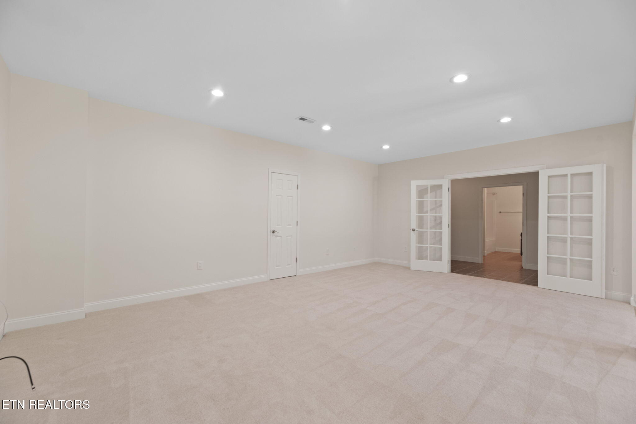 Kingston, Tennessee, 37763, United States, 3 Bedrooms Bedrooms, ,4 BathroomsBathrooms,Residential,For Sale,1885979