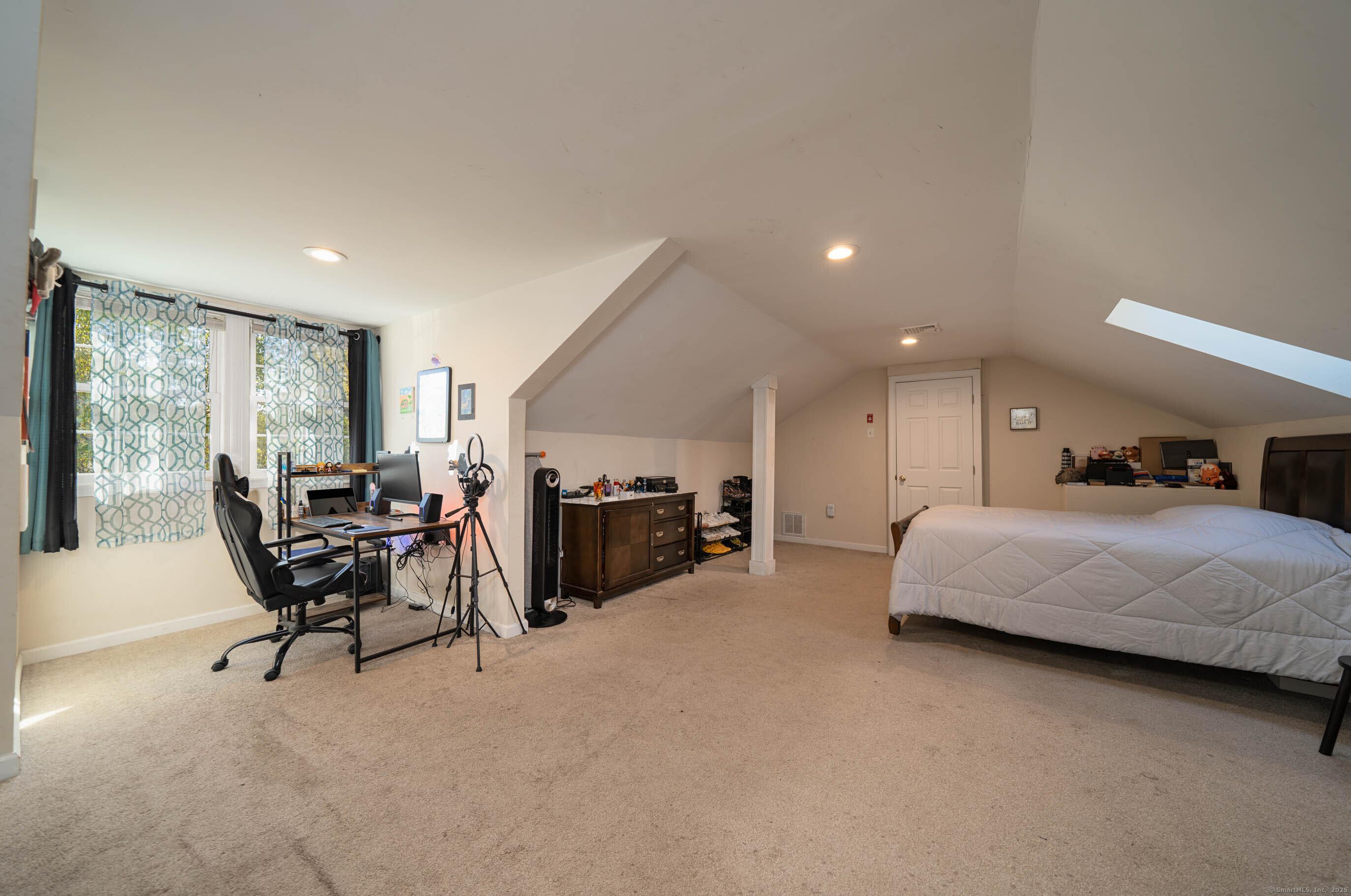 Hamden, Connecticut, 06517, United States, 4 Bedrooms Bedrooms, ,4 BathroomsBathrooms,Residential,For Sale,1982010