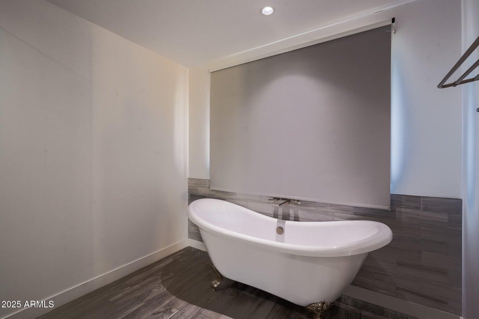 Phoenix, Arizona, 85018, United States, 4 Bedrooms Bedrooms, ,Residential,For Sale,2001186