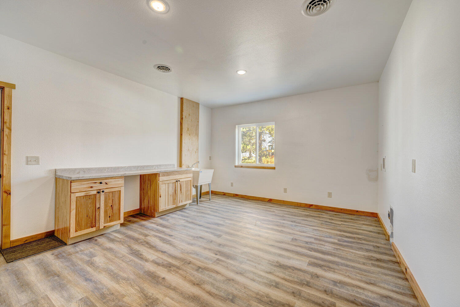 Wyarno, Wyoming, 82845, United States, 6 Bedrooms Bedrooms, ,3 BathroomsBathrooms,Residential,For Sale,1941792
