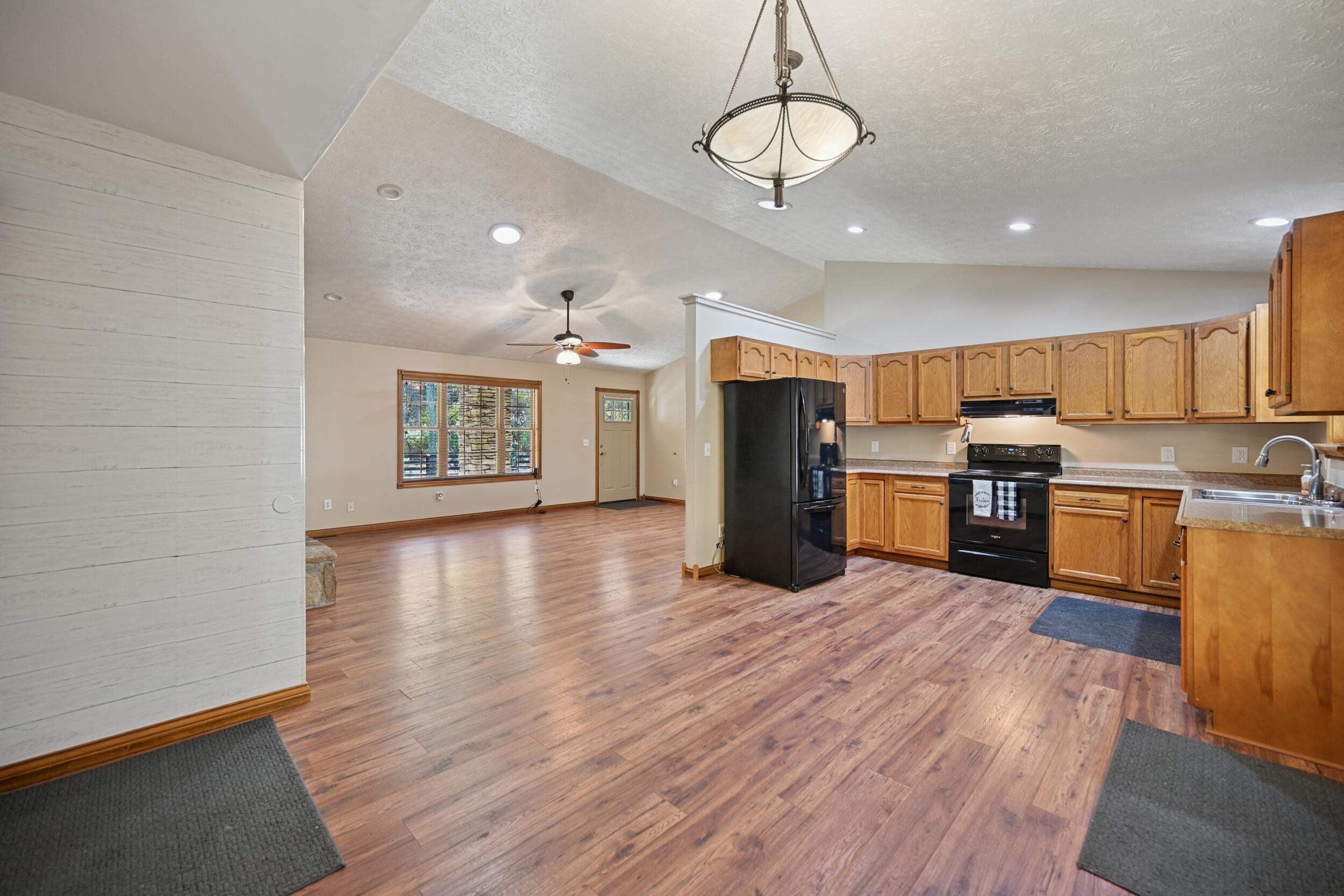 Burlington, Kentucky, 41005, United States, 3 Bedrooms Bedrooms, ,2 BathroomsBathrooms,Residential,For Sale,1989647