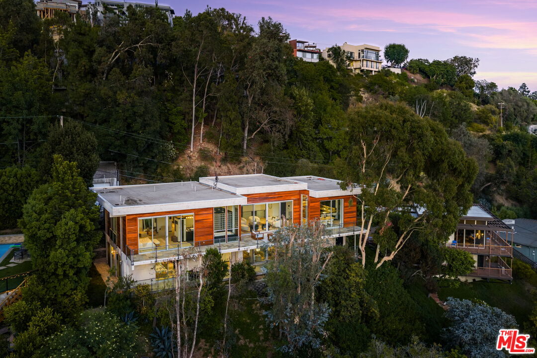 Los Angeles, California, 90049, United States, 4 Bedrooms Bedrooms, ,5 BathroomsBathrooms,Residential,For Sale,1901289