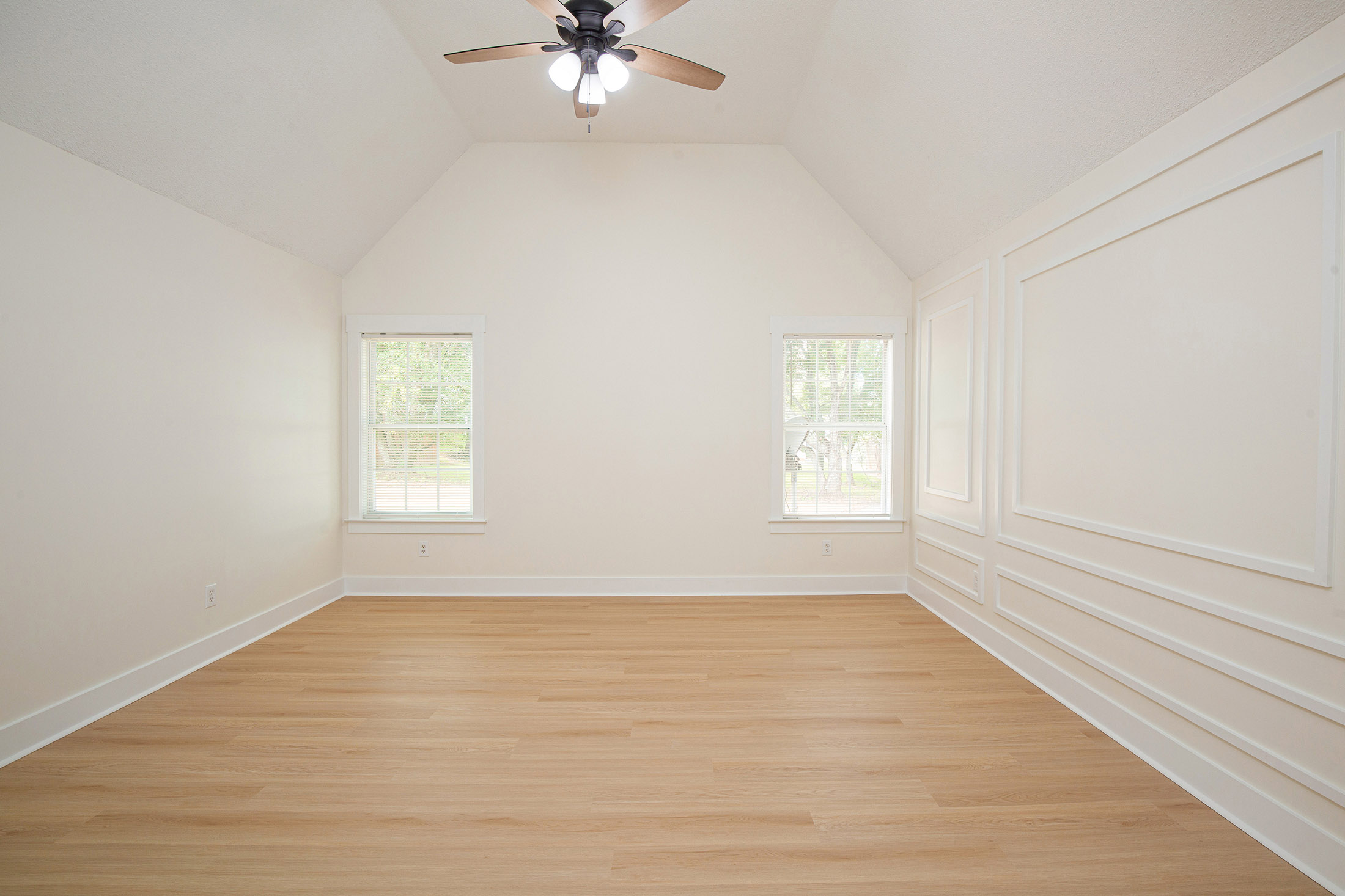  Beautiful Renovated Ranch Home on a Private Lot - 物件實景