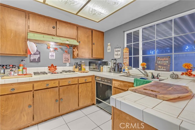 South Gate, California, 90280, United States, 4 Bedrooms Bedrooms, ,3 BathroomsBathrooms,Residential,For Sale,1937337