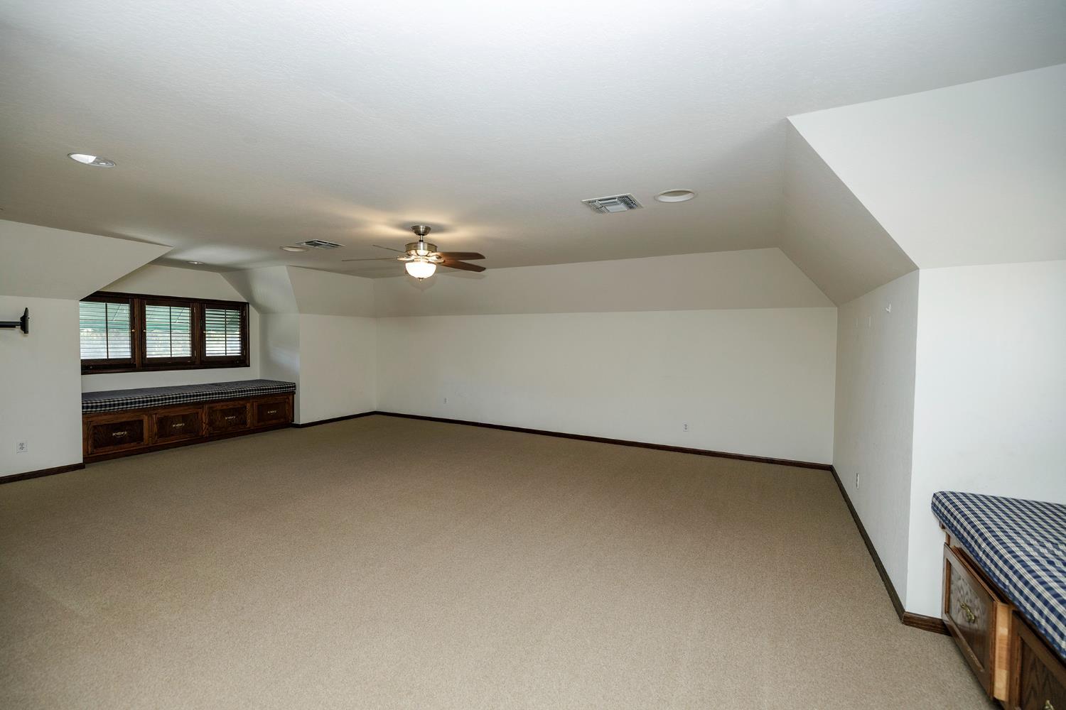 Turlock, California, 95380, United States, 4 Bedrooms Bedrooms, ,5 BathroomsBathrooms,Residential,For Sale,1992358