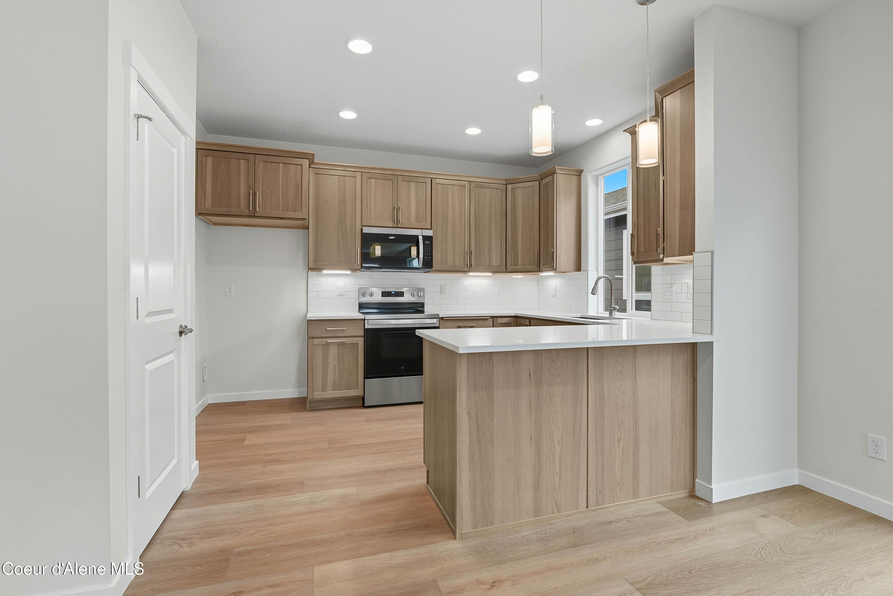 Coeur D'alene, Idaho, 83815, United States, 3 Bedrooms Bedrooms, ,Residential,For Sale,1957513