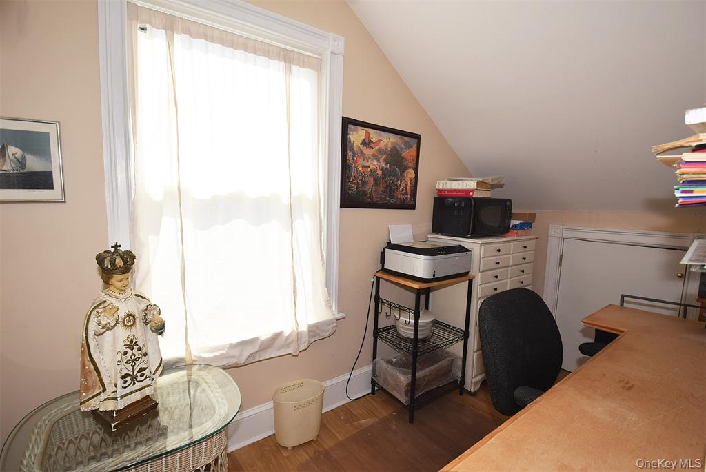 Lindenhurst, New York, 11757, United States, 5 Bedrooms Bedrooms, ,3 BathroomsBathrooms,Residential,For Sale,2049056
