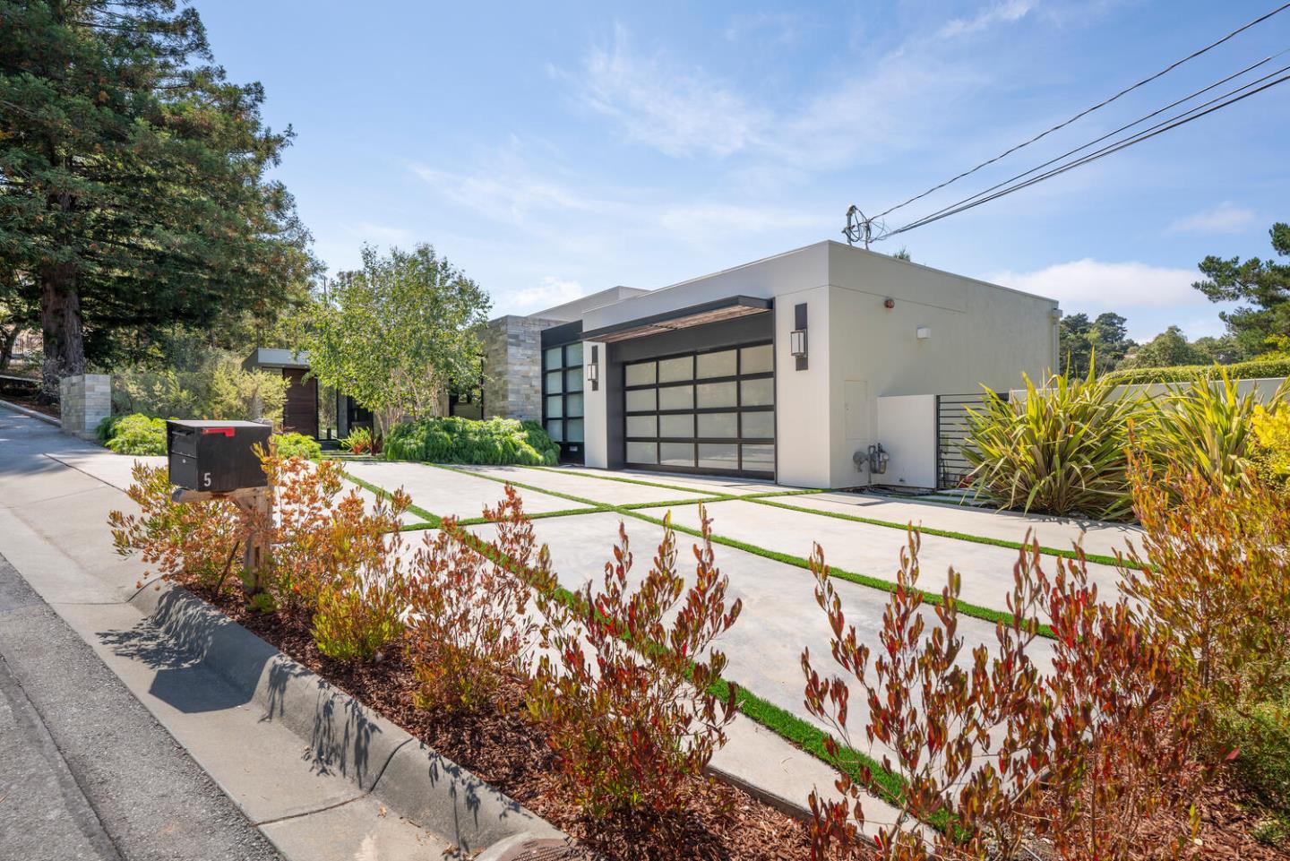 Hillsborough, California, 94010, United States, 4 Bedrooms Bedrooms, ,4 BathroomsBathrooms,Residential,For Sale,1940543