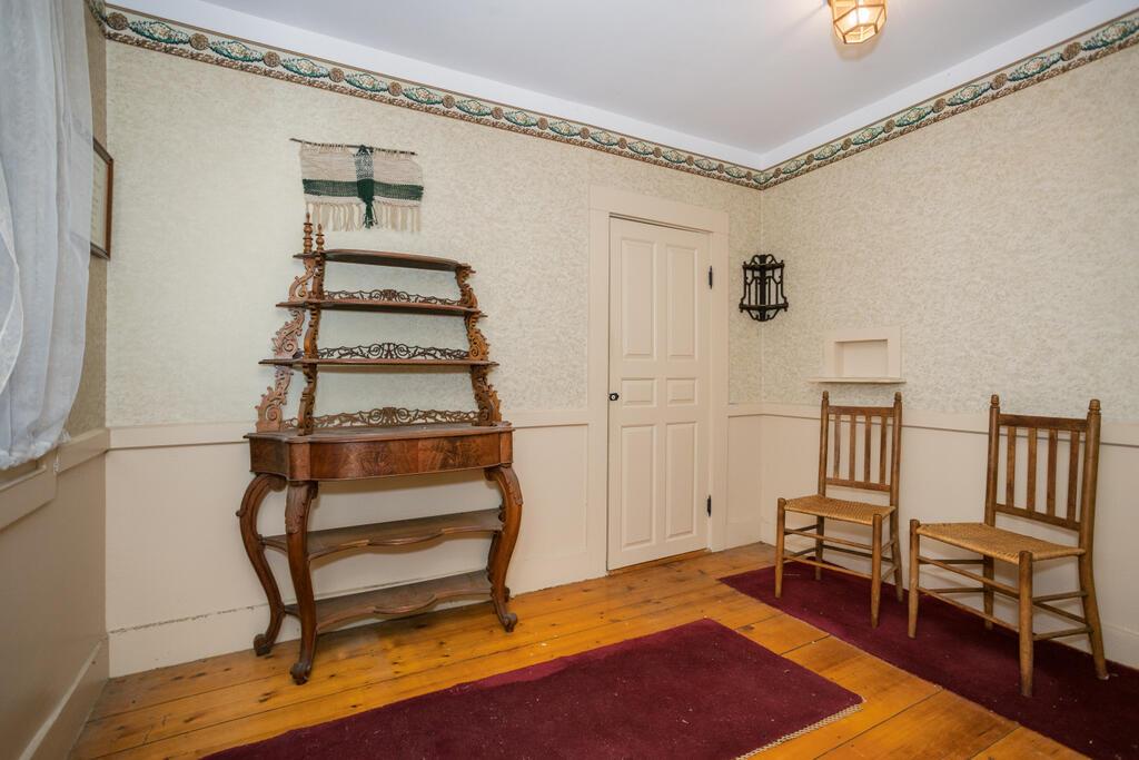 Farmington, Maine, 04938, United States, 5 Bedrooms Bedrooms, ,3 BathroomsBathrooms,Residential,For Sale,1960728