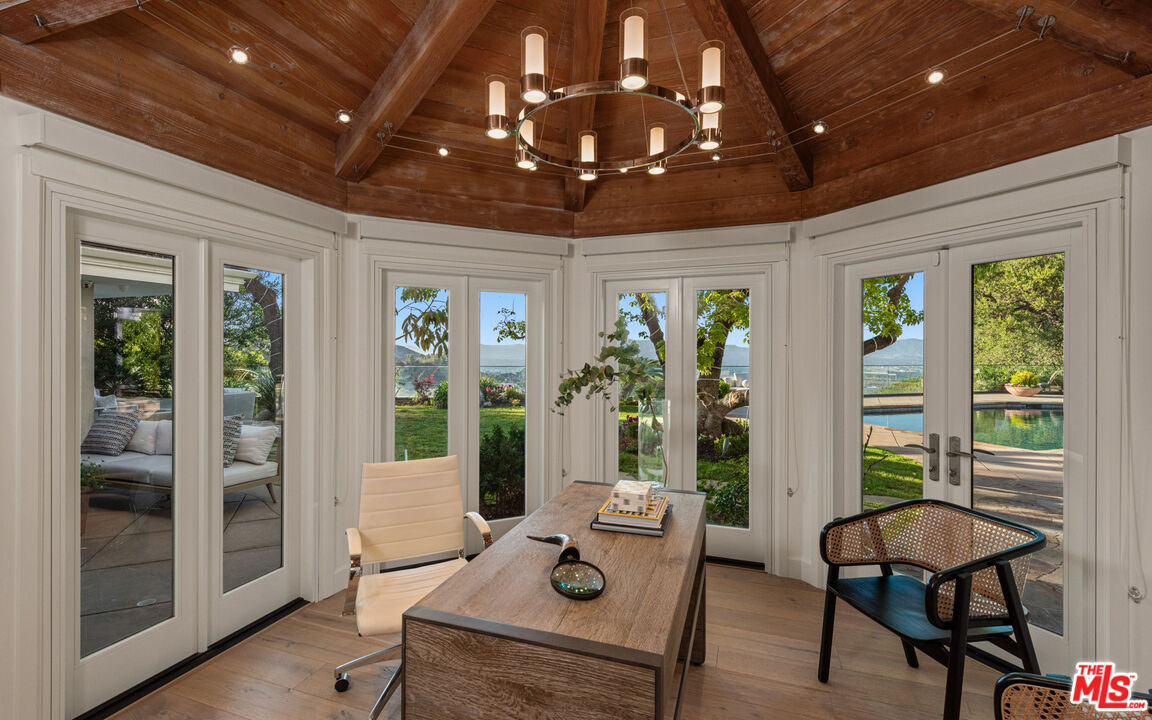 Los Angeles, California, 90049, United States, 5 Bedrooms Bedrooms, ,4 BathroomsBathrooms,Residential,For Sale,1889913