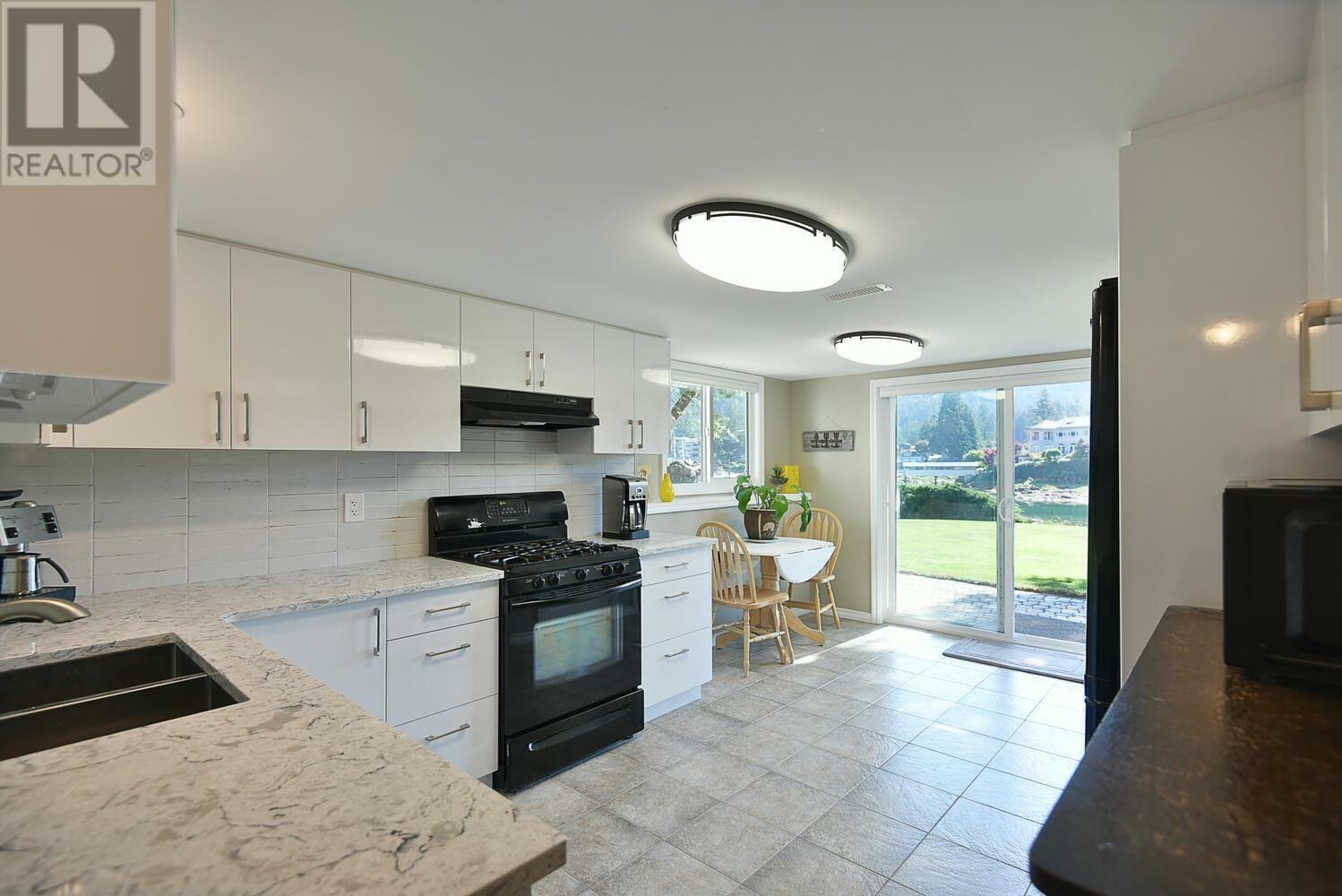 MADEIRA PARK, British Columbia, V0N 2H1, CA, 3 Bedrooms Bedrooms, ,3 BathroomsBathrooms,Residential,For Sale,1837526