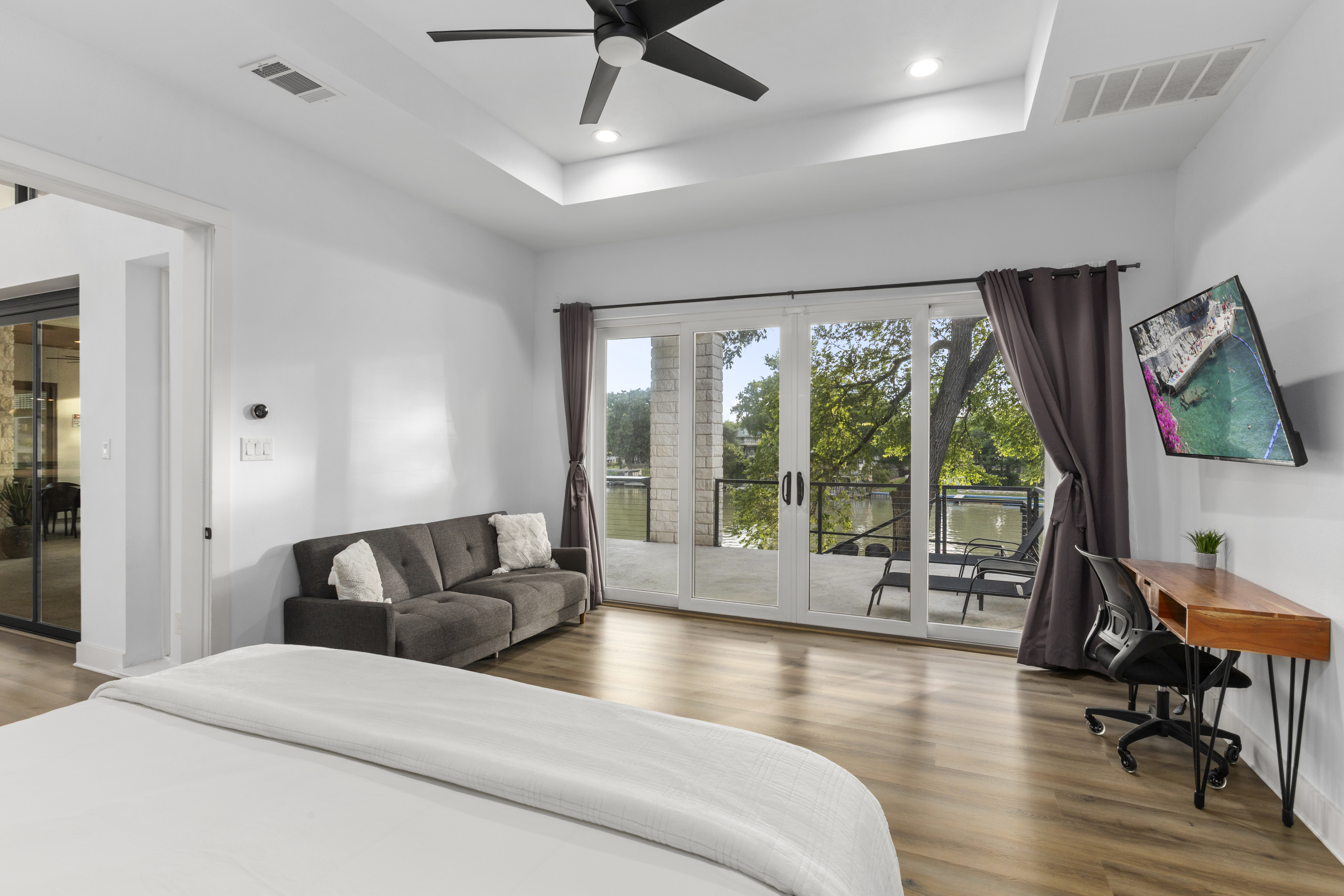  Lakefront Luxury Designed to Perform - 物件實景