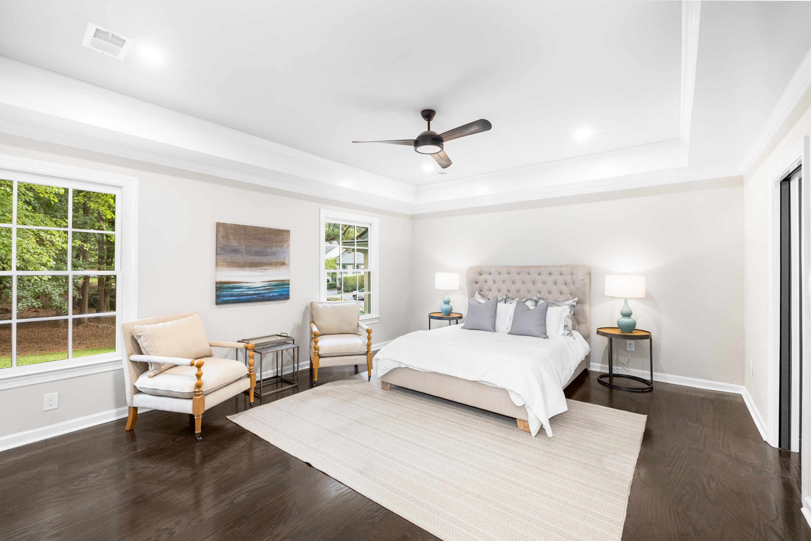  Meticulous Top to Bottom Renovation in Mooregate Square - 物件實景