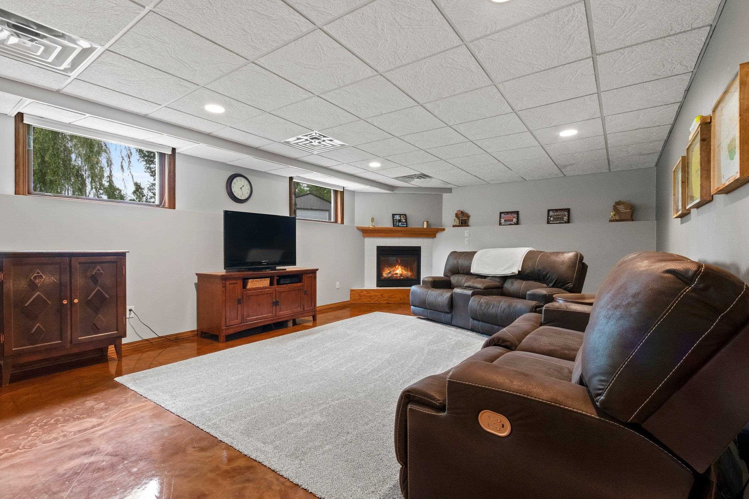 DE PERE, Wisconsin, 54115, United States, 3 Bedrooms Bedrooms, ,4 BathroomsBathrooms,Residential,For Sale,1912239