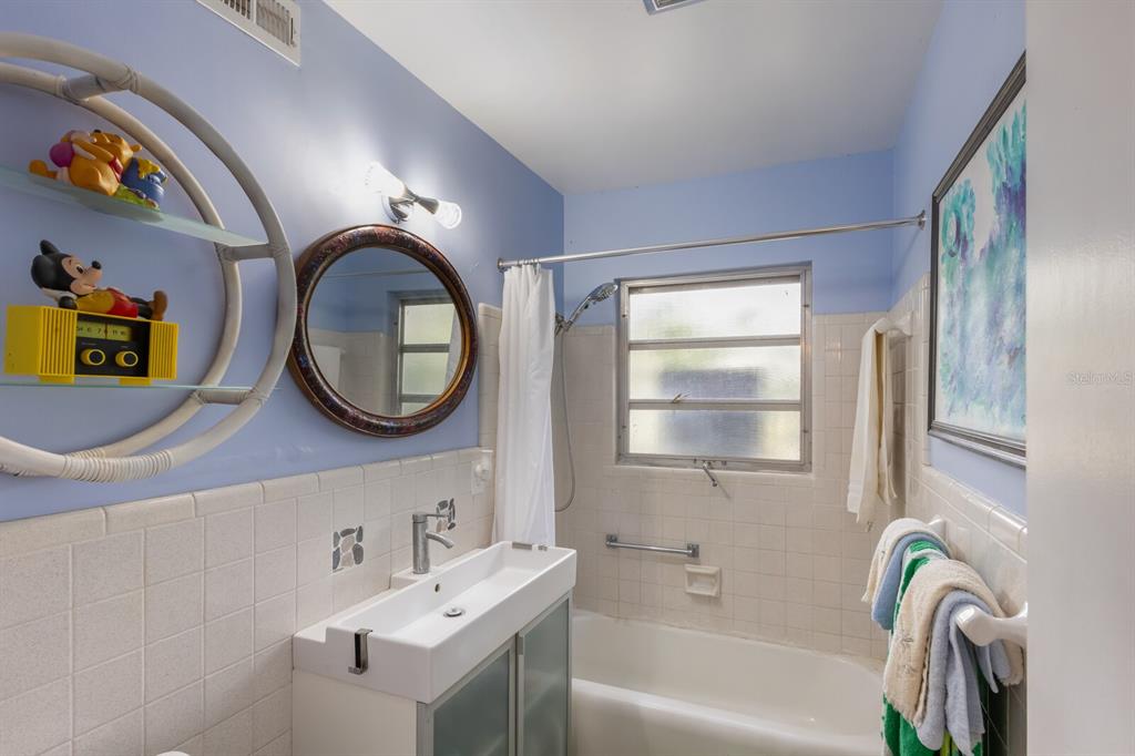 Sarasota, Florida, 34234, United States, 3 Bedrooms Bedrooms, ,2 BathroomsBathrooms,Residential,For Sale,1805099