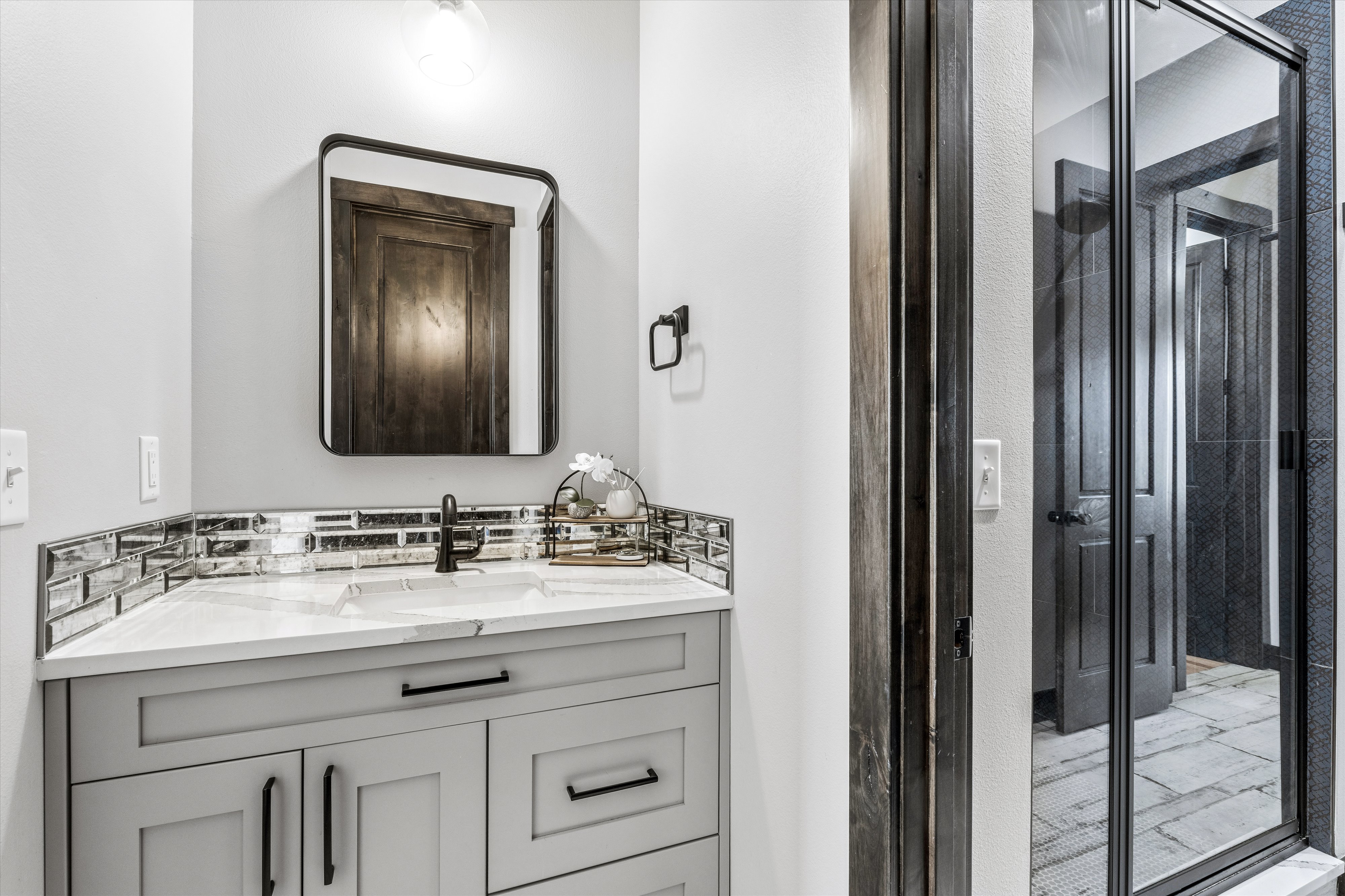  Discover Redefined Living in this Beautifully Designed Home - 物件實景