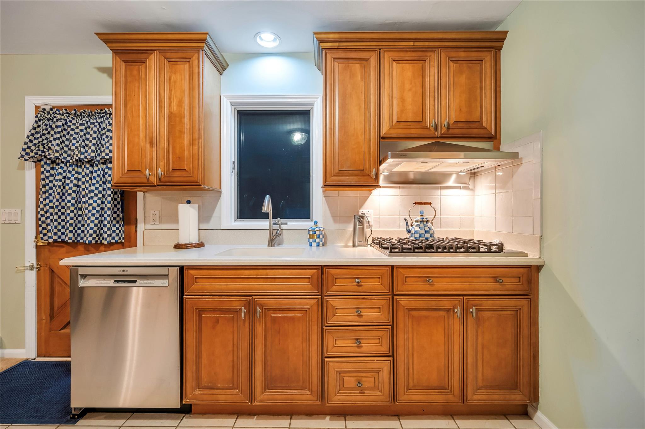 Hauppauge, New York, 11788, United States, 4 Bedrooms Bedrooms, ,2 BathroomsBathrooms,Residential,For Sale,1714342