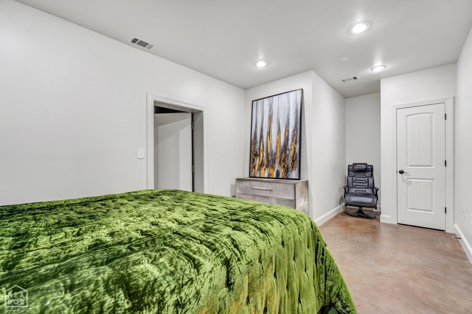 Jonesboro, Arkansas, 72404, United States, ,5 BathroomsBathrooms,Residential,For Sale,1981825