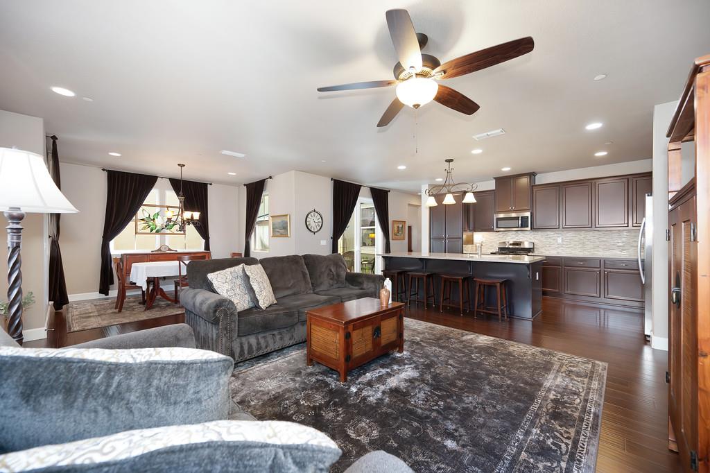 Folsom, California, 95630, United States, 2 Bedrooms Bedrooms, ,3 BathroomsBathrooms,Residential,For Sale,1917573