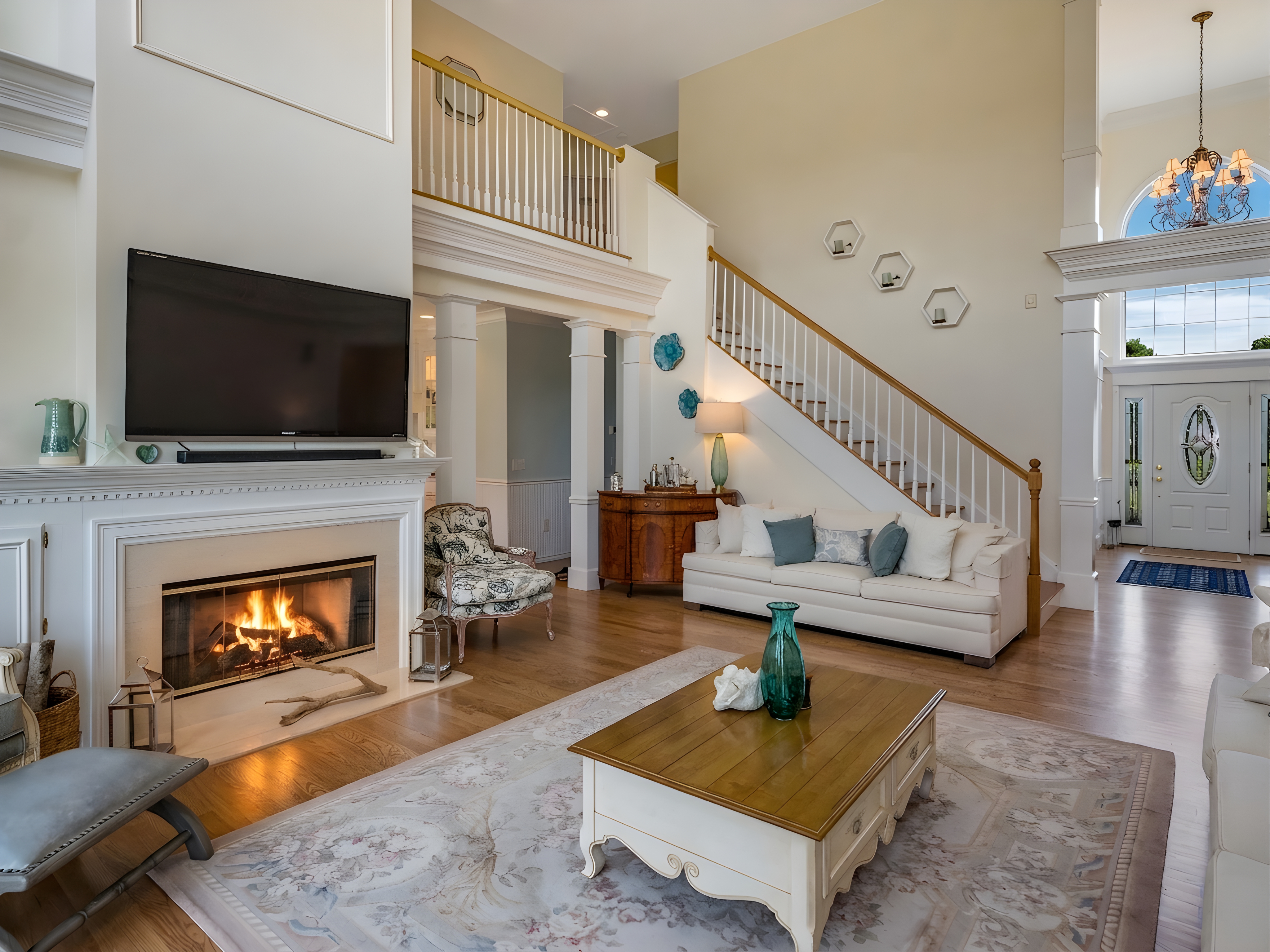  Enjoy year-round luxury in this updated coastal home - 物件實景