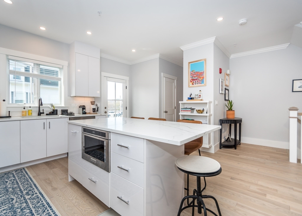 Waltham, Massachusetts, 02453, United States, 3 Bedrooms Bedrooms, ,4 BathroomsBathrooms,Residential,For Sale,1786216
