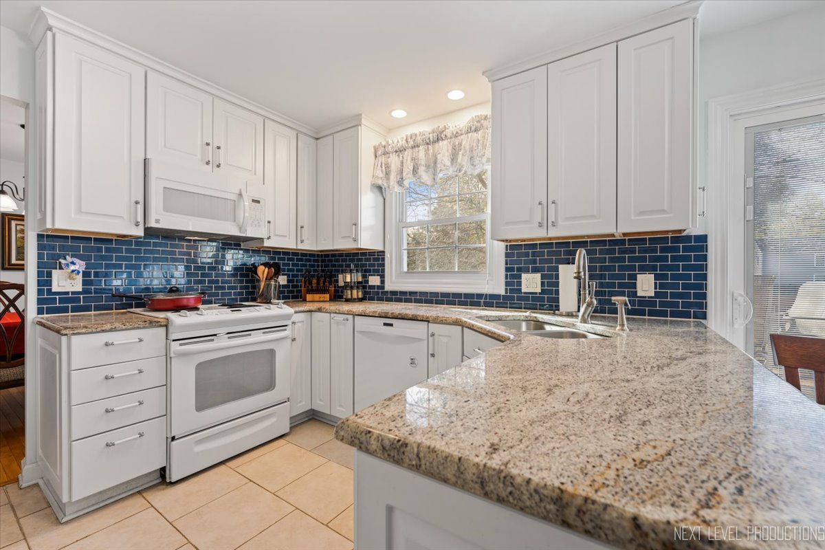 Naperville, Illinois, 60565, United States, 4 Bedrooms Bedrooms, ,4 BathroomsBathrooms,Residential,For Sale,1987037