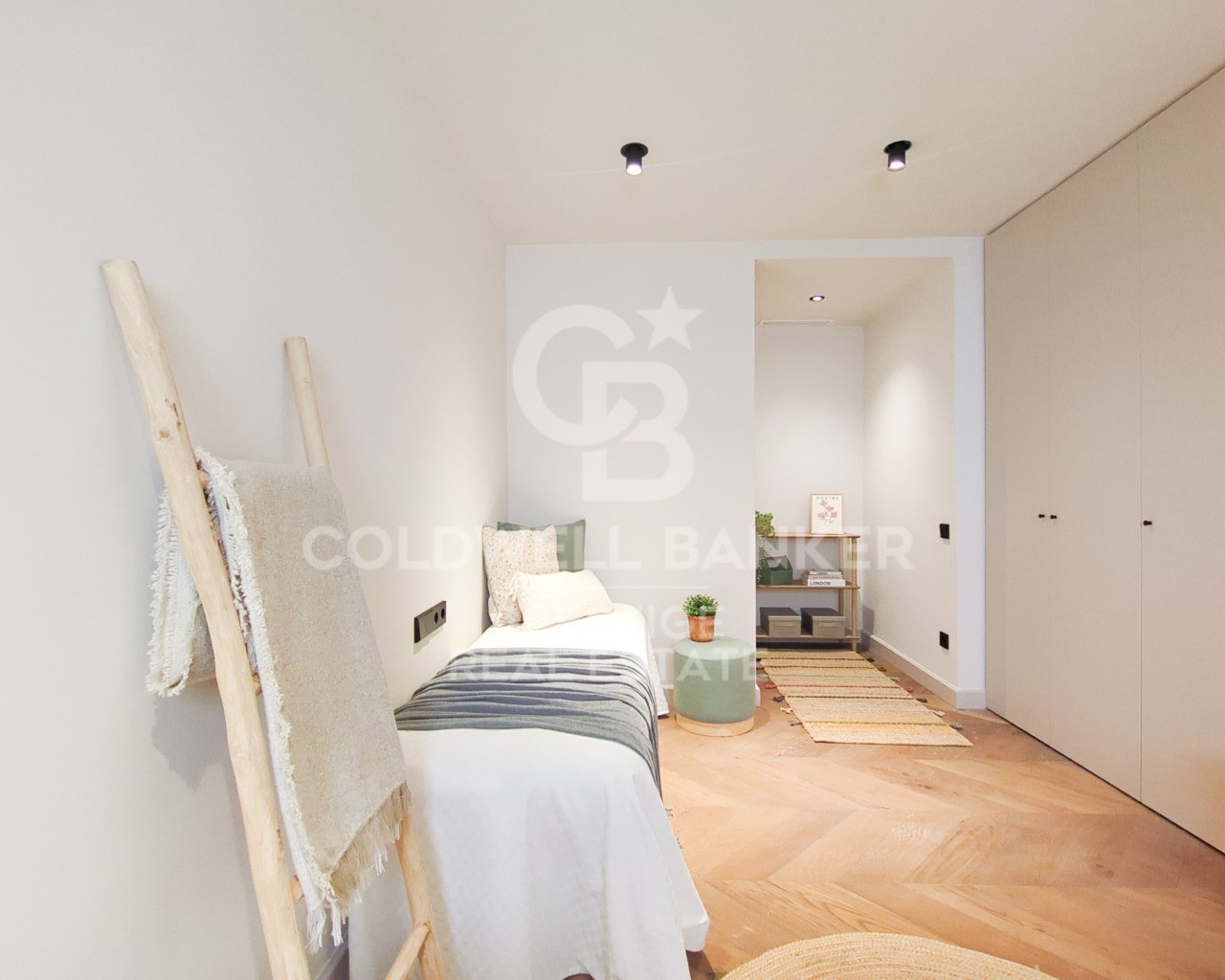 Barcelona, Catalonia, ES, 4 Bedrooms Bedrooms, ,3 BathroomsBathrooms,Residential,For Sale,1805126