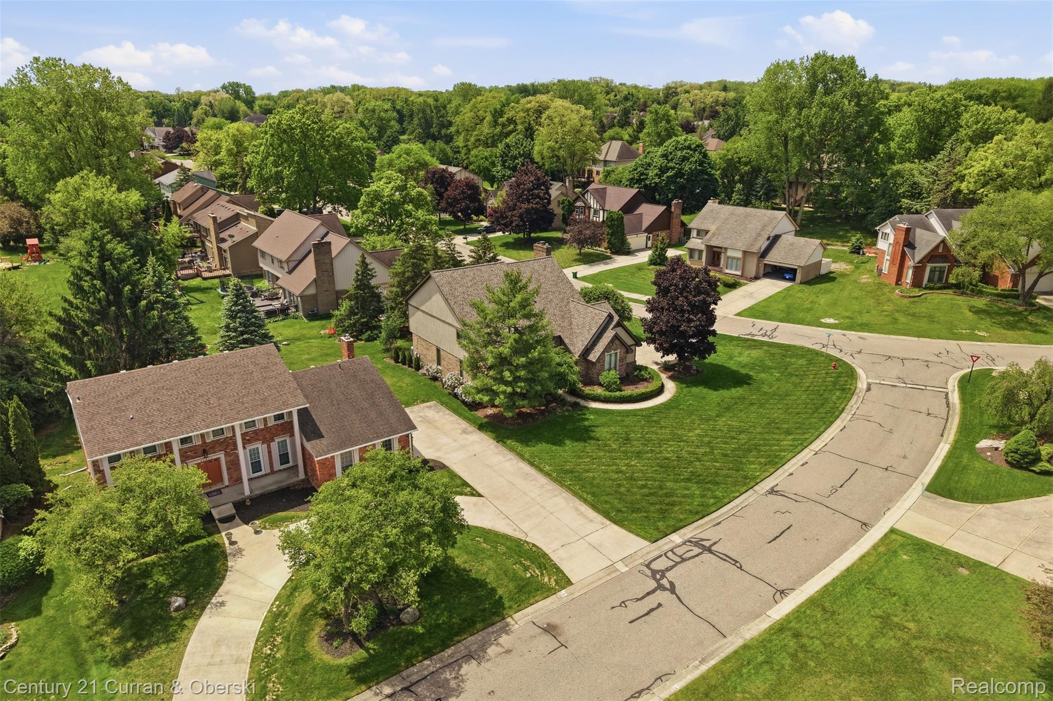 Farmington Hills, Michigan, 48331, United States, 4 Bedrooms Bedrooms, ,4 BathroomsBathrooms,Residential,For Sale,2048985
