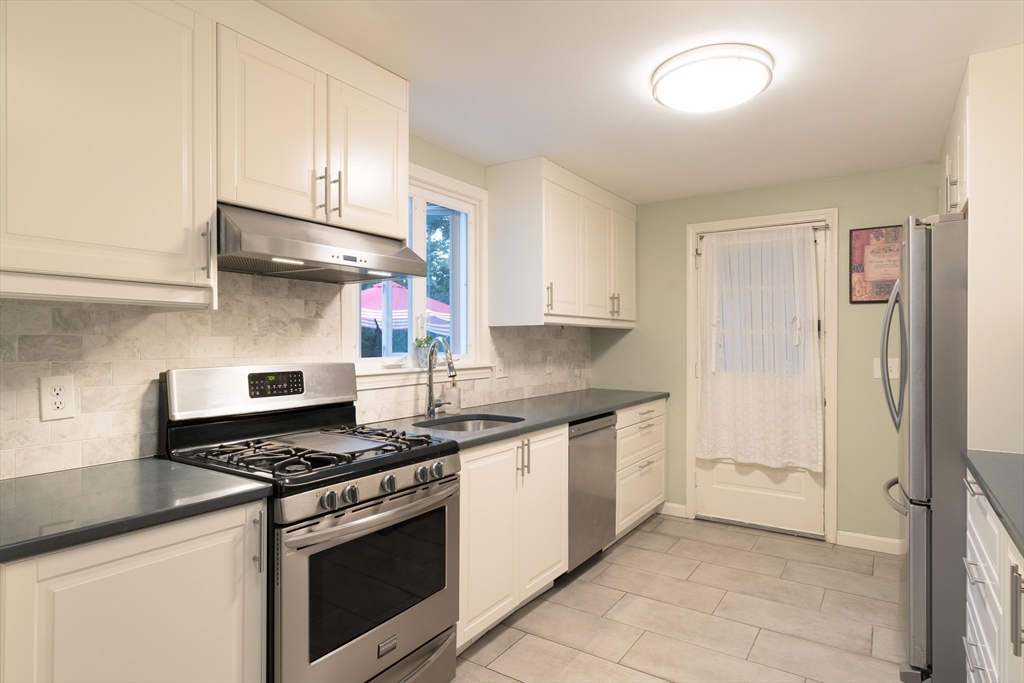 Chelmsford, Massachusetts, 01863, United States, 3 Bedrooms Bedrooms, ,2 BathroomsBathrooms,Residential,For Sale,1988056