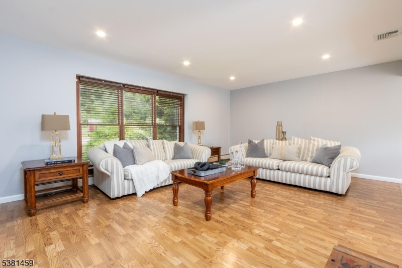 Roxbury Twp., New Jersey, 07876, United States, 4 Bedrooms Bedrooms, ,3 BathroomsBathrooms,Residential,For Sale,1934479