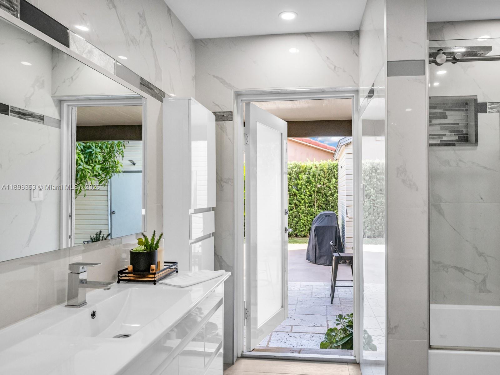 Miami, Florida, 33175, United States, 4 Bedrooms Bedrooms, ,2 BathroomsBathrooms,Residential,For Sale,1979447