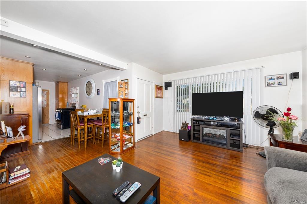 Los Angeles, California, 90059, United States, 2 Bedrooms Bedrooms, ,1 BathroomBathrooms,Residential,For Sale,1908040