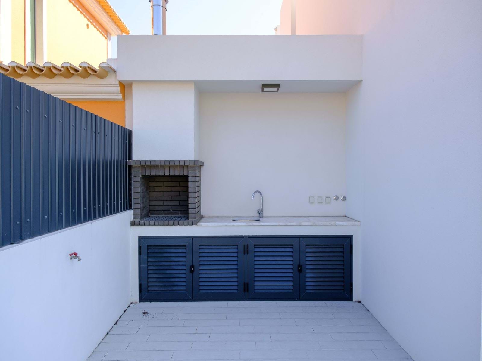 Almada, Setúbal, 2820-043, PT, 4 Bedrooms Bedrooms, ,3 BathroomsBathrooms,Residential,For Sale,1699947