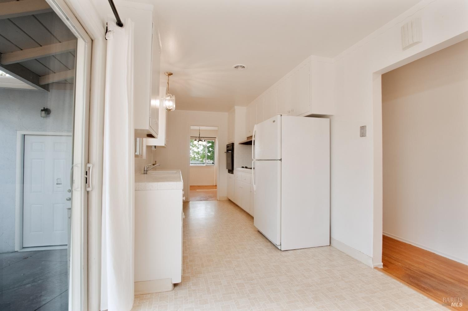 Vallejo, California, 94591, United States, 3 Bedrooms Bedrooms, ,2 BathroomsBathrooms,Residential,For Sale,1932094