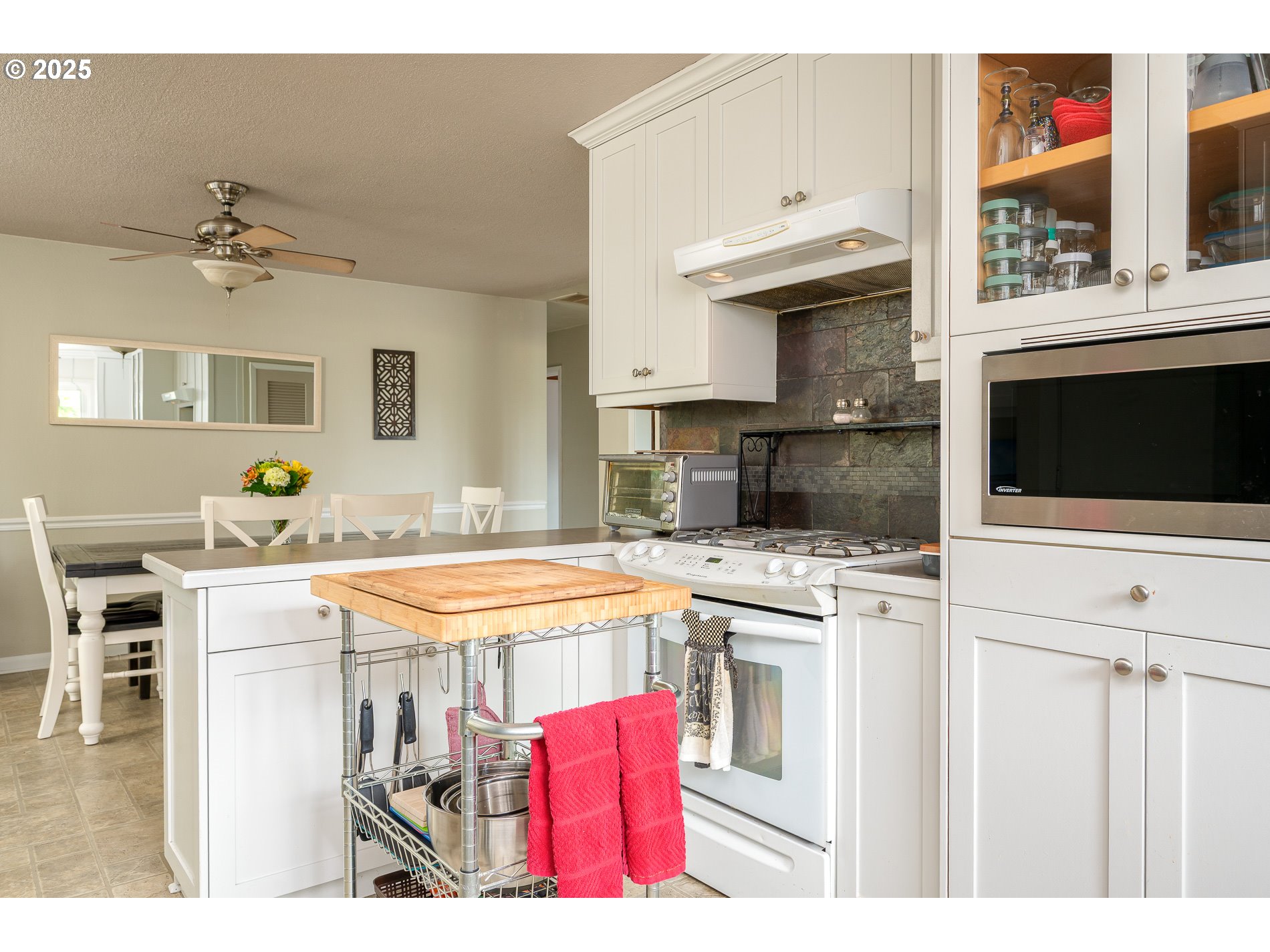 Milwaukie, Oregon, 97267, United States, 3 Bedrooms Bedrooms, ,2 BathroomsBathrooms,Residential,For Sale,1911420