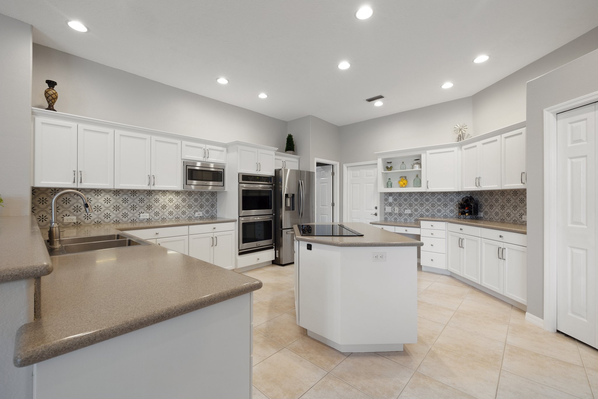 Tampa, Florida, 33647, United States, 5 Bedrooms Bedrooms, ,4 BathroomsBathrooms,Residential,For Sale,1835178