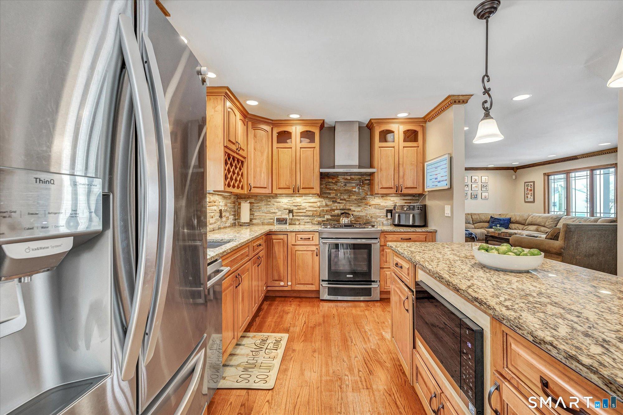 Milford, Connecticut, 06461, United States, 3 Bedrooms Bedrooms, ,3 BathroomsBathrooms,Residential,For Sale,2012517