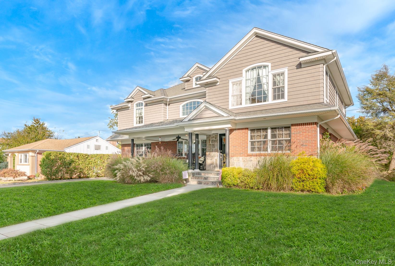 New Hyde Park, New York, 11040, United States, 4 Bedrooms Bedrooms, ,4 BathroomsBathrooms,Residential,For Sale,1976805