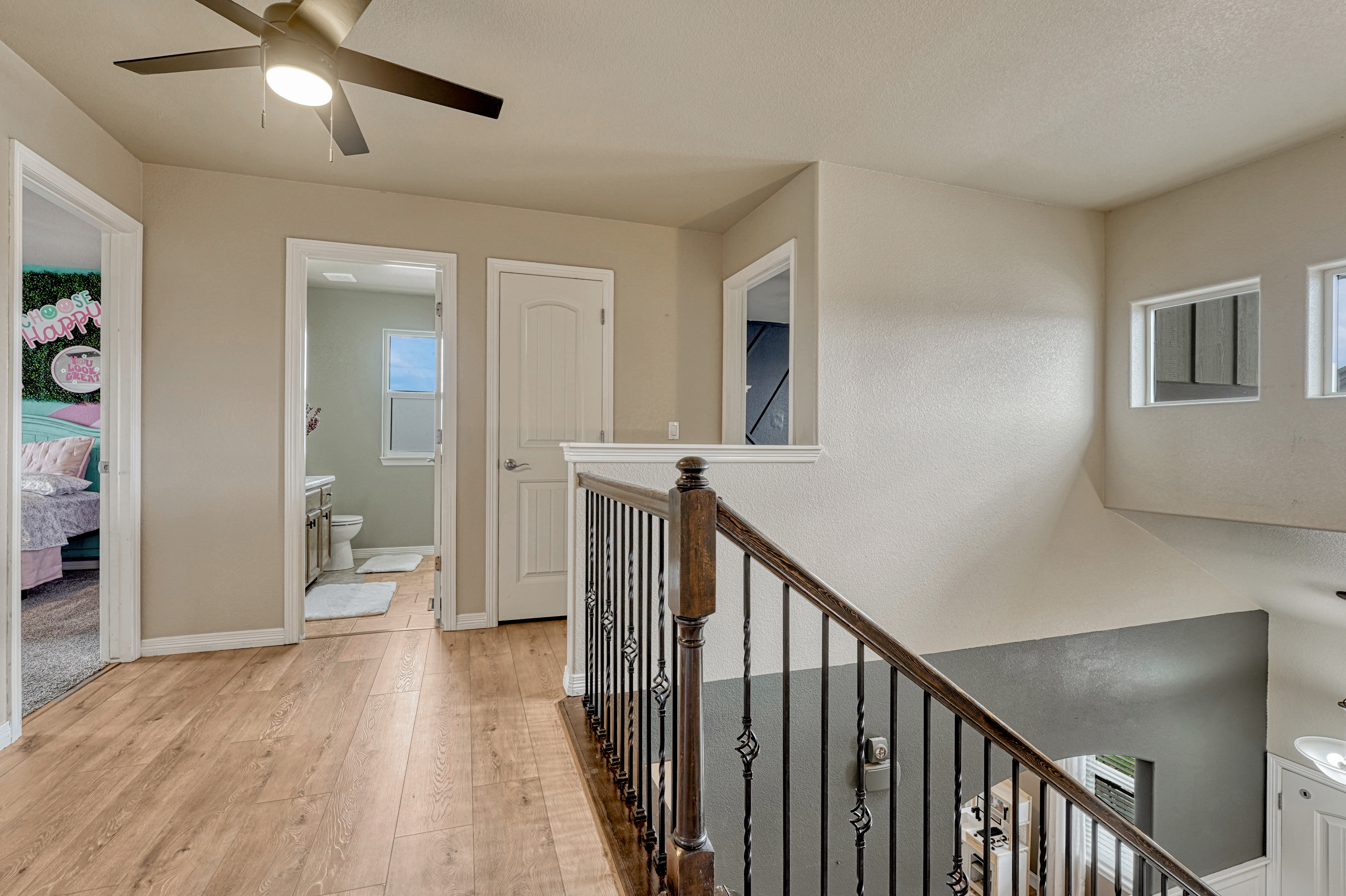  Exceptionally Updated Residence in The Meadows at Lorson Ranch - 物件實景